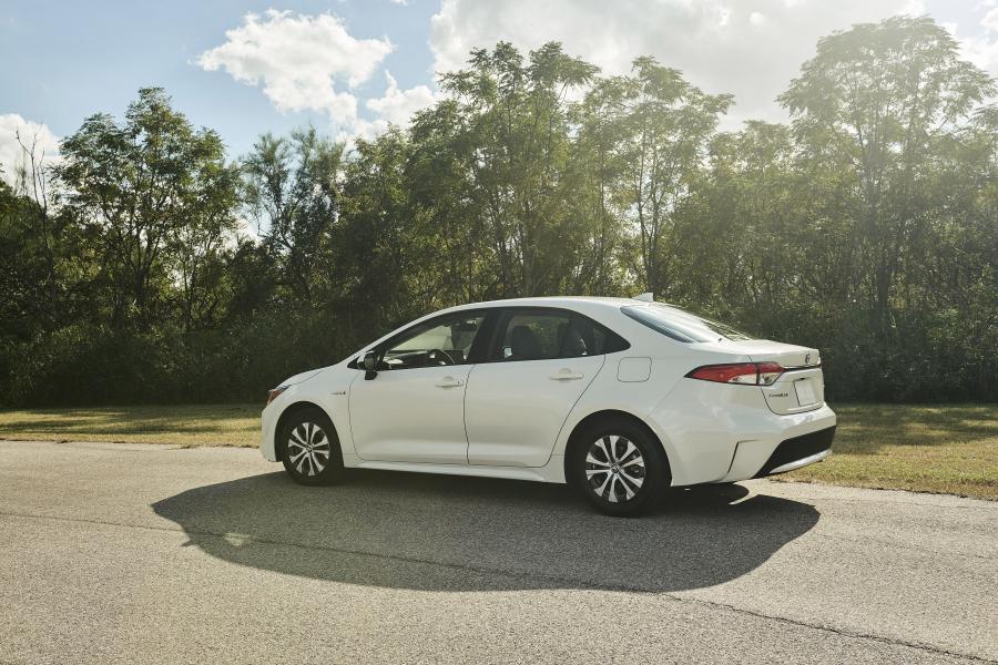  Toyota Corolla Hybrid Sedan 2019 года  (NA) (фото 9 из 44)